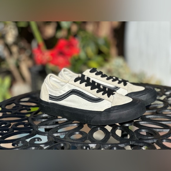 Vans — - Picture 2 of 7